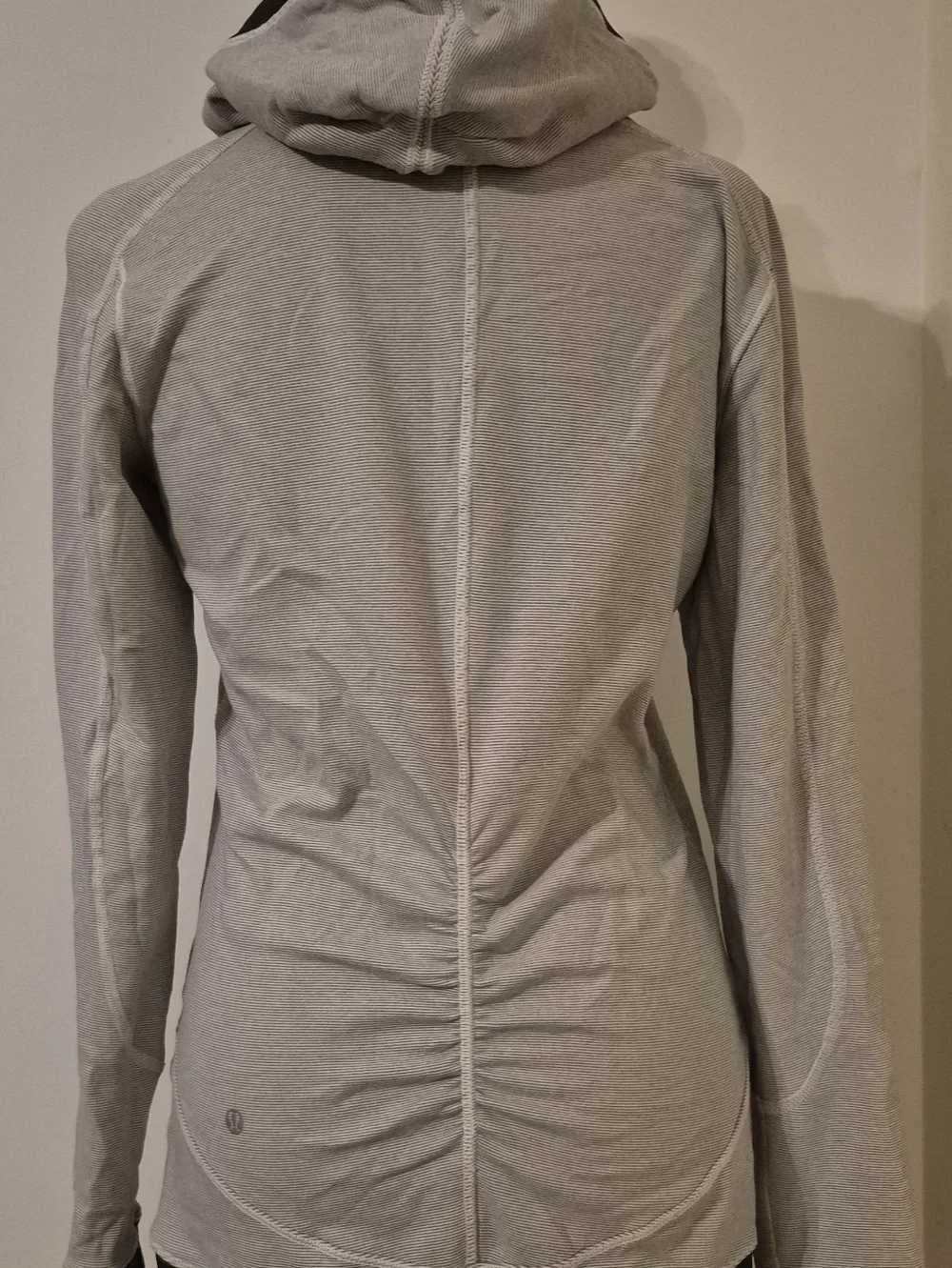 Lululemon Base Runner Ponytail Hoodie Pullover‎ Pocket Thumb Hole 6 Activewear